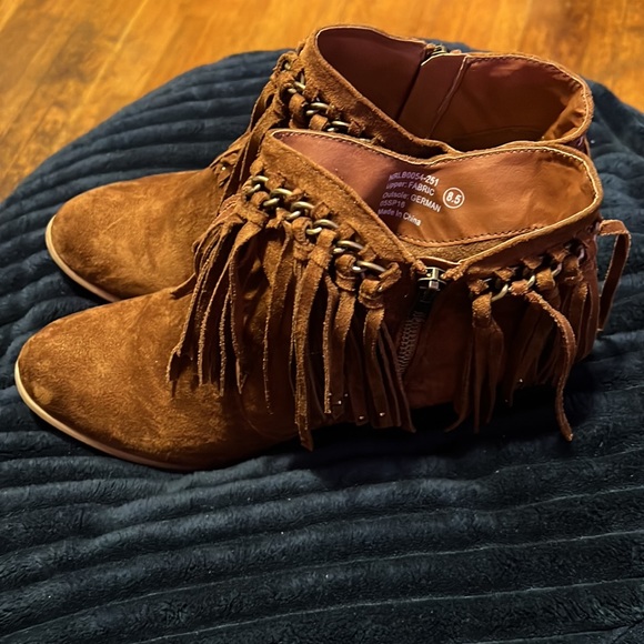 Not Rated Ayita size 8.5 Tan Fringe Bootie BNWB - Picture 2 of 9